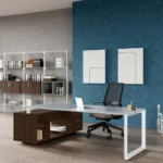 Scrivania Direzionale in Cristallo Stratos 228x180 cm con Mobile di Servizio